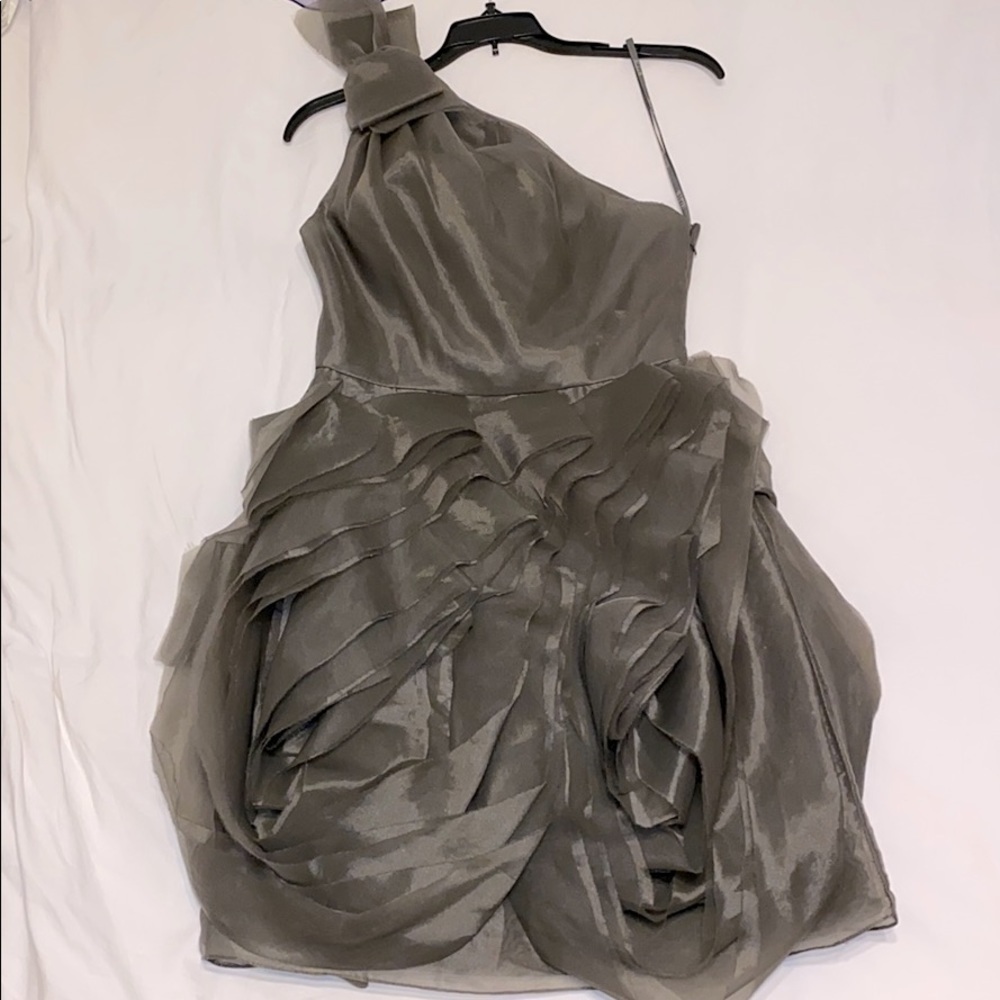 Grey Vera Wang taffeta one shoulder dress size 4